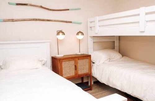 Bowen Island House | The Ark Retreat House on Bowen - New w/lake views