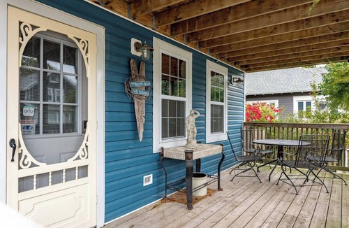 Crystal Beach Cottage | The Ashwood Beach Retreat