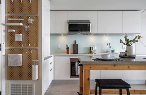 Victoria Park Apartment | The Aurora - Elegant Unit w/Panoramic City Views!