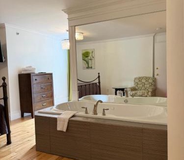 Waterford Valley Apartment | The Baffin Apartment - 2 Bedroom Apartment
