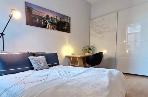 Lower Town Apartment | The Bassin Louise edge