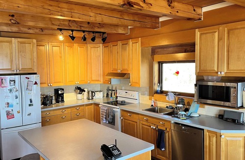 Pontiac Ski Chalet | The Beacon - Lakefront Log Home for Families, a quiet summer or winter paradise!
