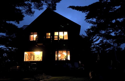 Pontiac Ski Chalet | The Beacon - Lakefront Log Home for Families, a quiet summer or winter paradise!