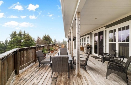 Flatrock House | The Beamer House - Large family friendly retreat with a spectacular views