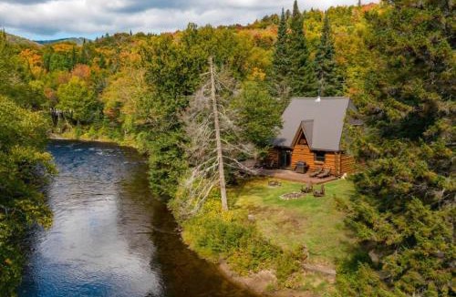 Lac Superieur Village Ski Chalet | The Beaver Lodge by Escapades Tremblant