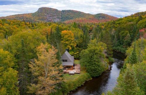 Lac Superieur Village Ski Chalet | The Beaver Lodge by Escapades Tremblant