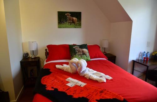70 Mile House Bed & Breakfast | The Blue Cottage B&B