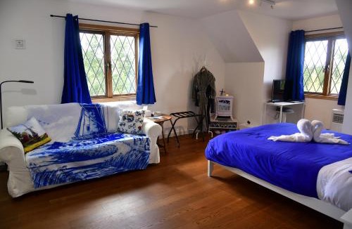 70 Mile House Bed & Breakfast | The Blue Cottage B&B