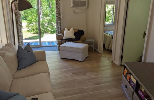 Winnipeg Beach Cottage | The Bluebell Hideaway; 4 Bedroom Cozy Cottage, 5 min walk to beach!