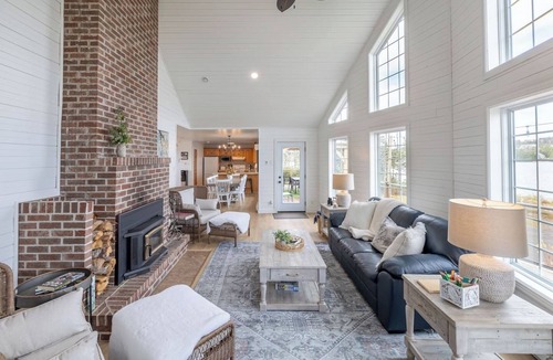 Brigus Junction Cottage | The Bluebird Cottage | Lake Front | 4Bdrms