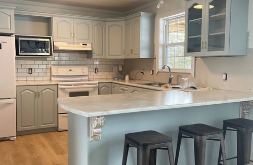 Brigus Junction Cottage | The Bluebird Cottage | Lake Front | 4Bdrms