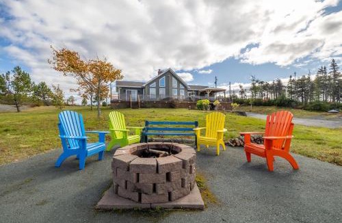 Brigus Junction House | The Bluebird Cottage Lake Front 4bdrms