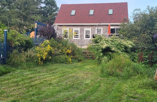 L'Etete Cottage | The Boathouse overlooking Green's Point Lighthouse and Passamaquoddy Bay