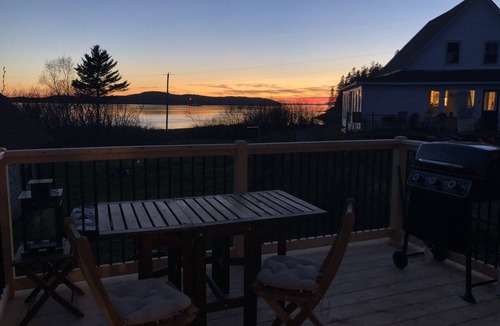 L'Etete Cottage | The Boathouse overlooking Green's Point Lighthouse and Passamaquoddy Bay