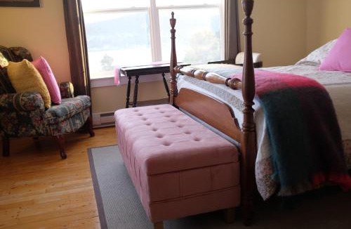 Bay Bulls Hotel | The Bread and Cheese Country Inn