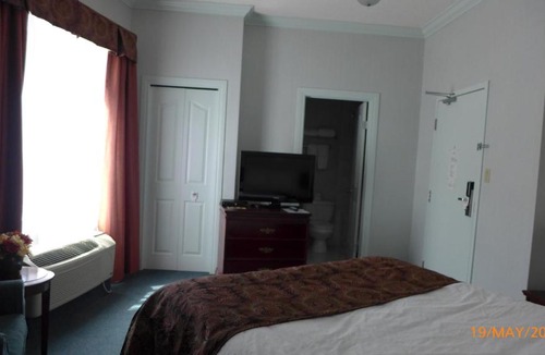 Fort McMurray Hotel | The Bridgeport Inn