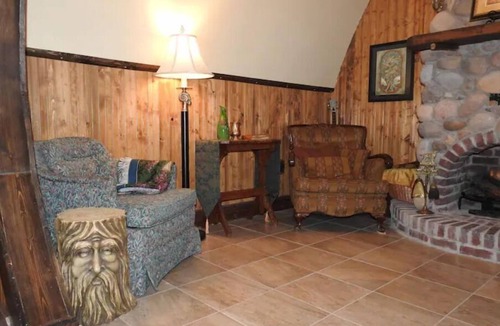 Drumheller Cottage | The Burrow