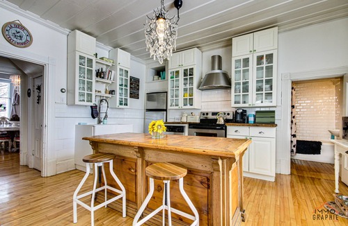 Mauricie House | The castle on the Sainte-Anne River