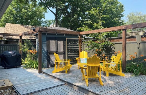 Crystal Beach House | The Cambridge Cove! Hot tub & Outdoor Gas Firepit