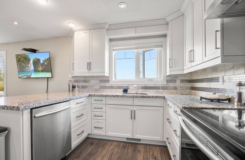 Sylvan Lake House | The Carriage House in Sylvan Lake~Private Patio~Sleeps 4 Adults/2 Children
