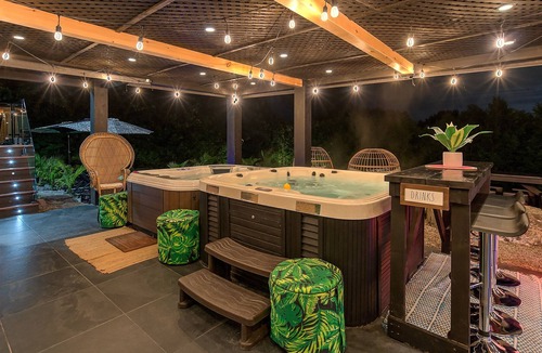 Saint-Sauveur-des-Monts Villa | The Chalet des Laurentides is the ultra equipped Mansion you need!
