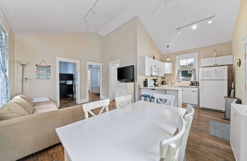 Cherry Valley House | The Chickadee - 21 Farm View