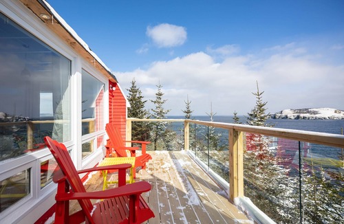 Bauline East House | The Cliff Hanger with Hot tub and Ocean views