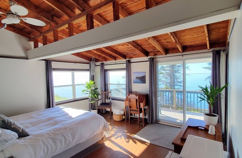 Little Sands Bed & Breakfast | The Cliffside Inn