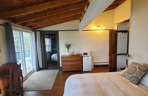 Little Sands Bed & Breakfast | The Cliffside Inn