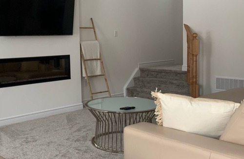 Collingwood House | The Collingwood House- Spacious Home Near Slopes