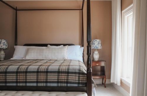 Shelburne Bed & Breakfast | The Cooper's Inn