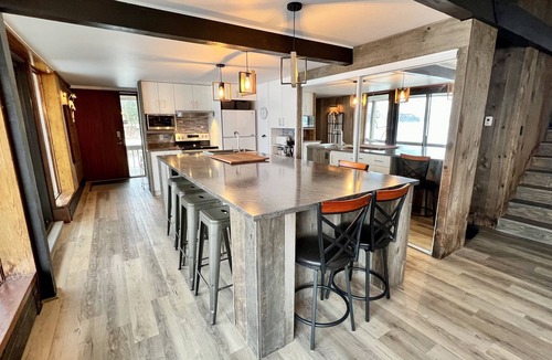 Mont-Tremblant Cottage | The cottage is bordering Lac Ouimet. 5 minutes from Mont-Tremblant Village