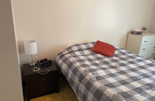 Quartier 5-4 Hostel | The Couvent, 203 - Queen bedroom