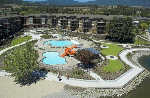 Westbank Condo | The Cove Lakeside, private grnd flr w/large covered deck, lake, park, mtn view