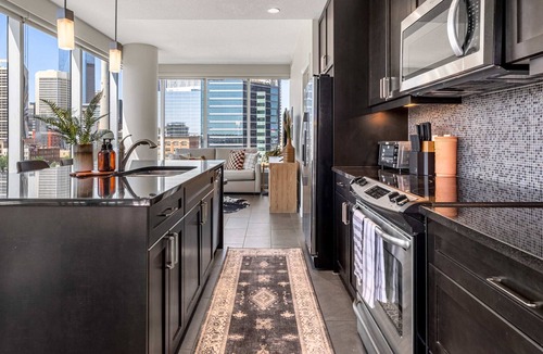Inglewood Condo | The Cowboy l Across from Saddledome l Free Parking
