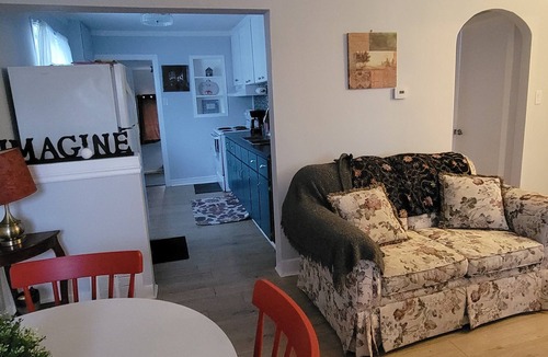 Welland House | The Cozy Cottage close to Magnificent Niagara Falls