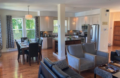 Trinity House | The Crows Nest - Top Guest Rated Luxury Vacation Home in the Heart of Trinity!