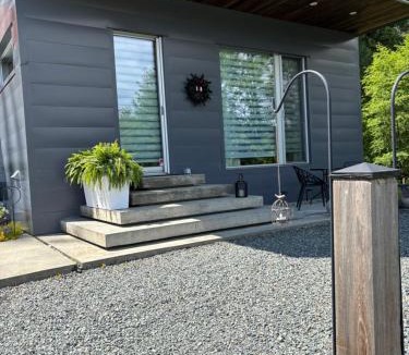 Cowichan Bay Apartment | The Cube Cow Bay Suite