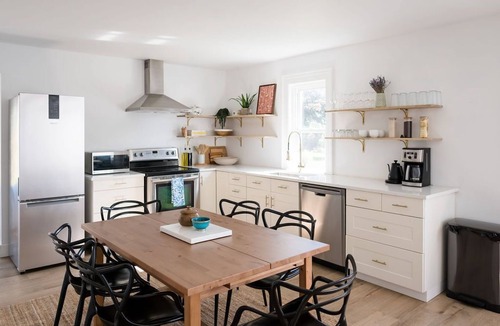 Prince Edward House | The Darcie House - cozy, pet-friendly home in PEC