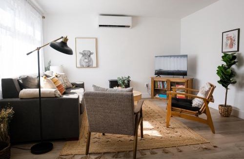 Prince Edward House | The Darcie House - cozy, pet-friendly home in PEC