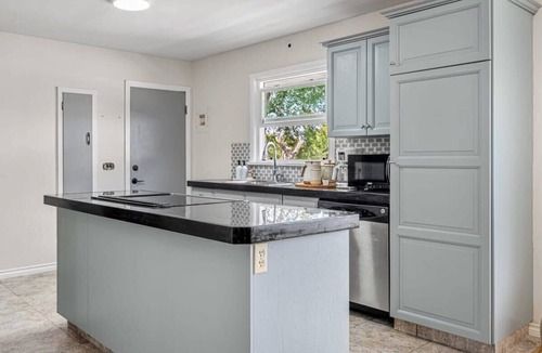 Red Deer House | The Distillery | Sleeps 10 Guests | BBQ and Patio!