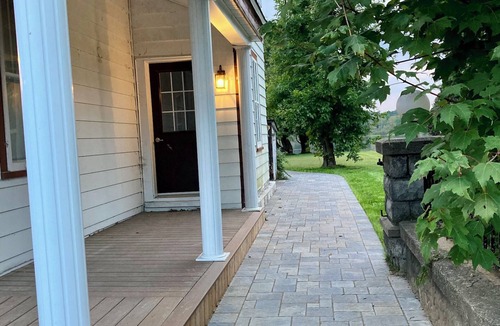 Campbell's Bay House | The Doctor's House - 4 bedroom waterfront home, Campbell's Bay, QCnEnr. 319386