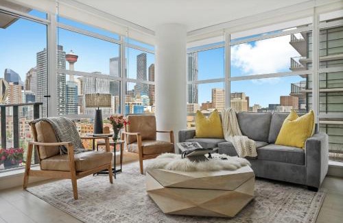 Victoria Park House | "The Draper" - Luxury Corner Unit w Tower View, - Near Stampede, Saddledome, BMO Centre! FREE Parking, Banff Pass, & Wine!