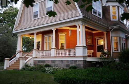 Meaford House | The `Eddie Manor` - Downtown Meaford
