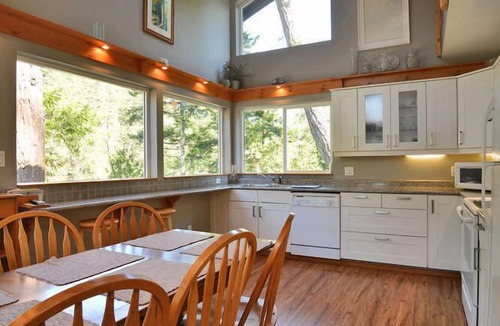 Halfmoon Bay Cottage | The Enchanted Woods Waterfront Cottage at Secret Cove