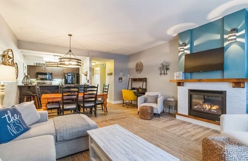 The Blue Mountains Apartment | The Fairway Nest with Hot Tub & Golf!