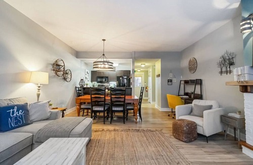 The Blue Mountains Apartment | The Fairway Nest with Hot Tub & Golf!