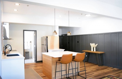 Rossland Apartment | The Flying Steamshovel Inn - Room 7