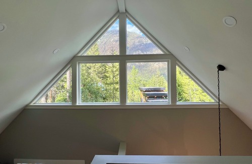 Sunshine Valley Cabin | The Fog + Fir Retreat - Family Friendly Cabin With Mountain Views