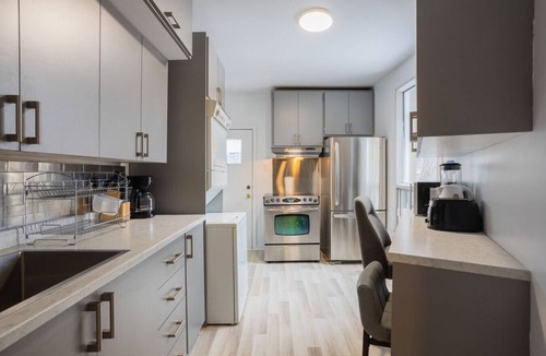 Griffintown Apartment | The Gathering Loft | 4BR Cozy-Chic Escape